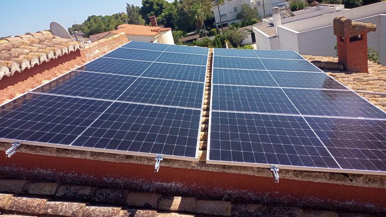 Instalación de 10 paneles JA SOLAR DE 500WP en La Eliana realizada por Solvi